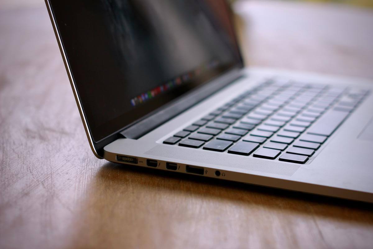【 新型MacBook Pro 13のグレードの違い 】ポート数