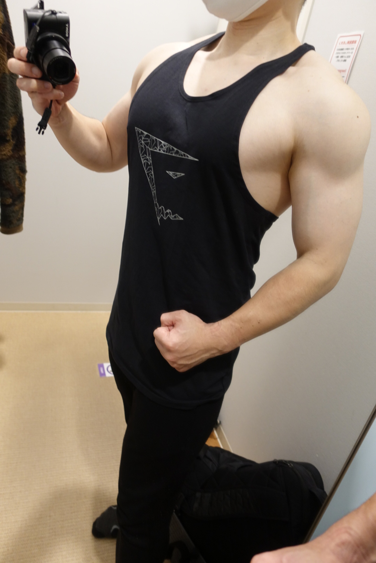 gymshark-タンクトップ-側面